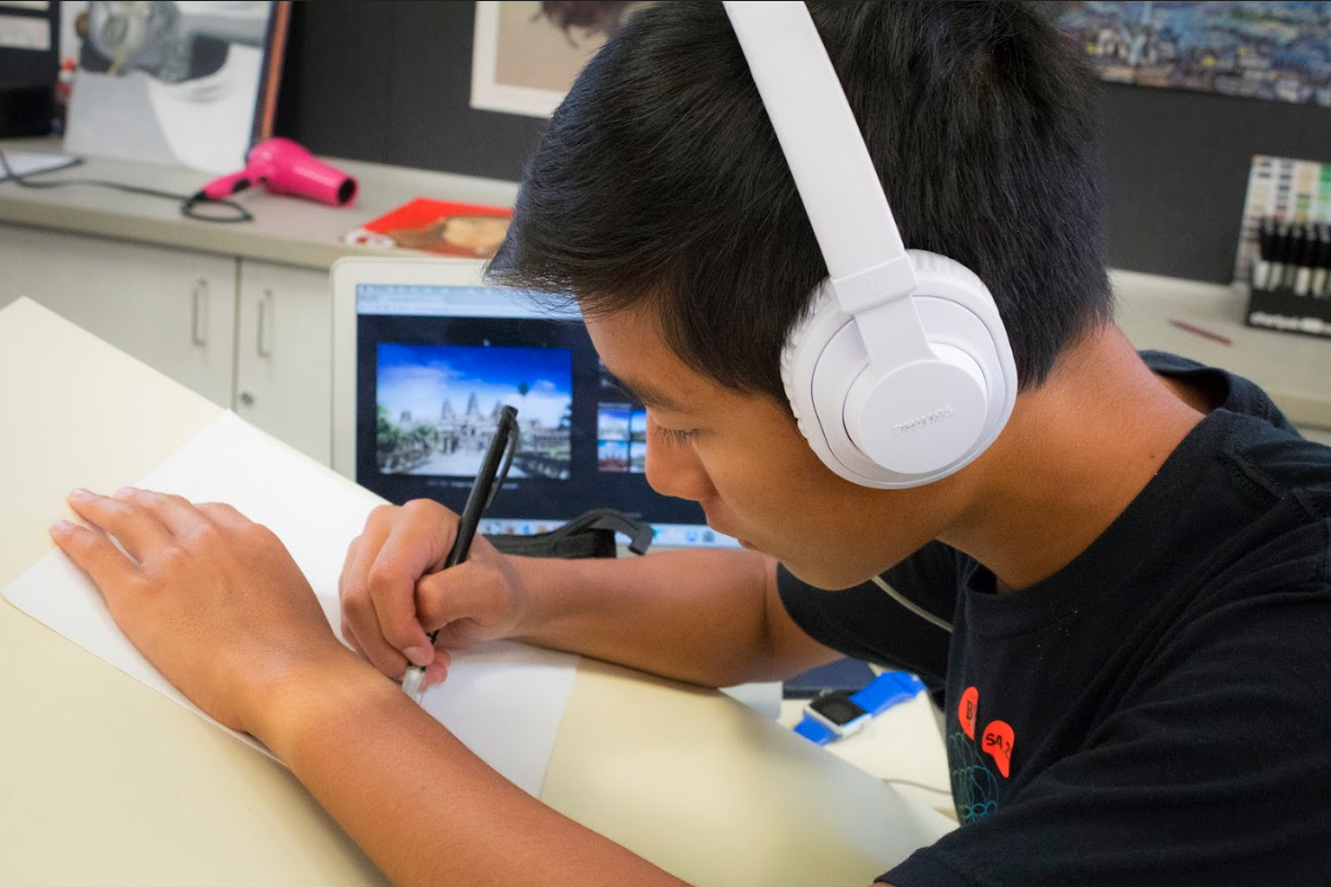 Working hard during his art studio class, Nathan Lo works to draw his difficult scenery photos.