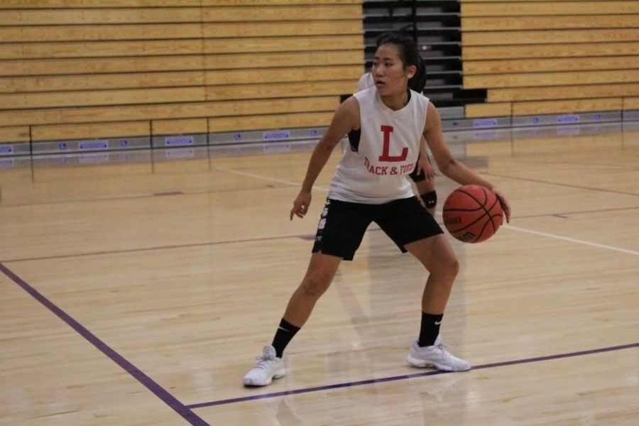 Lindsey Yee, a freshman on the junior varsity team, practices dribbling the ball.