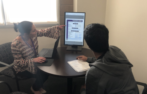 Arvin Kupumbati meets with Melissa Gibson for his sophomore conference.