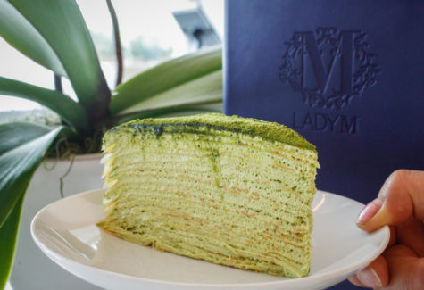 The overlapping layers of crepe and green tea cream pleasantly coat the mouth with aromatic richness, leaving a bittersweet aftertaste.