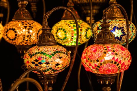 Many families decorate their homes for the month of Ramadan. The most popular decorations are lanterns, string lights, crescents and countdowns.
