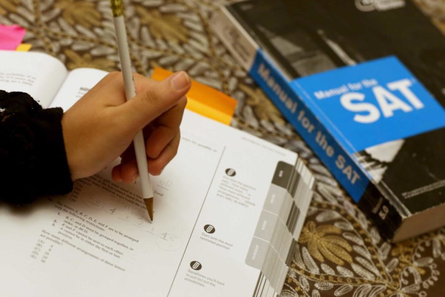 In 2017, nine states: Colorado, Connecticut, Delaware, Idaho, Illinois, Maine, Michigan, New Hampshire, and Rhode Island, and the District of Columbia offered the SAT to students free of charge during the school day.