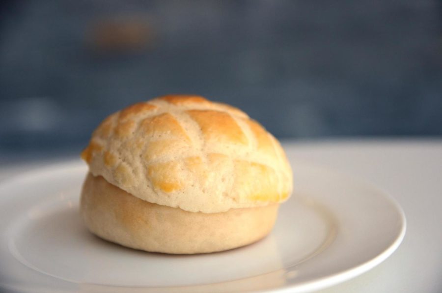 Buo Luo Bao is a sweet pineapple crusted bun with sweet condensed milk on the inside, and is one of the tastiest sweet asian breads. 