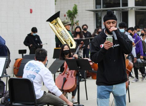 Attracting many students to the lunch performance event in the beginning of lunch, ASB president and senior Amitoj Singh sings “thank you, next” by Ariana Grande. He sings while the orchestra, band, and choir members get set up to perform right after.