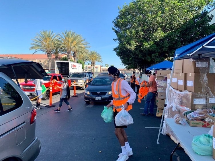 Senior Mehar Gulati is seen helping in a local food drive as a form of seva. Seva refers to the act of selfless service for altruistic purposes on behalf of the betterment of the community. This is an important practice which many Sikhs, like Gulati. 