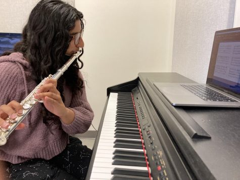For senior Aarushi Shankar, the flute provides many opportunities to create melodies and find out what she likes in her compositions. “I take my flute, and I start playing a melody. Then I work around things,” Shankhar said. “If I hear something that I like, I save that, and I write it in… Then I started working out like harmonies and chords. So thats super helpful for me, because its a lot harder for me to just sing out like a melody.”