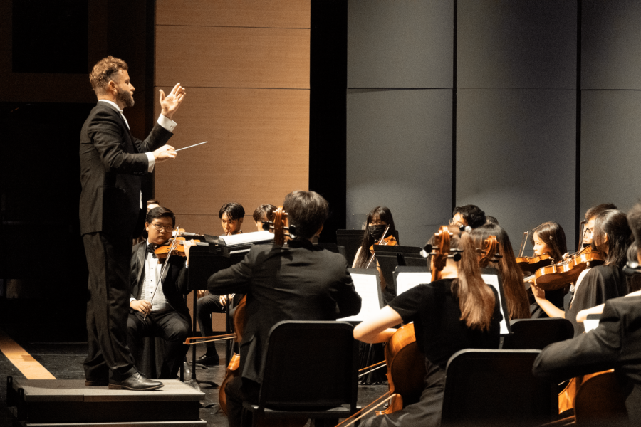Instrumental+teacher+Desmond+Stevens+conducts+the+symphonic+orchestra.+Developing+a+strong+community+of+musicians+is+crucial+as+concerts+require+strong+teamwork+skills+from+all+performers.+%E2%80%9CI+think+that+%5Bsymphonic+band%5D+is+a+lot+more+supportive+than+other+bands+I%E2%80%99ve+been+in+where+they+critique+you+if+you+mess+up%2C%E2%80%9D+freshman+Saurin+Mody+said.%0A