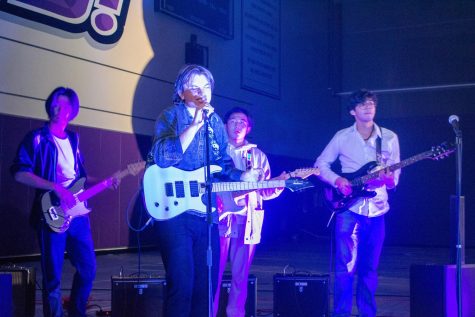 Junior Kevin Huang, junior Stone Evenson, junior Andy Yi and senior Marco Machado play “Viva La Vida” by Coldplay on the side stage to entertain the audience as bands set up.