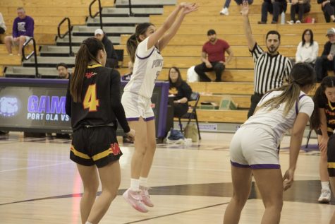 Junior and small forward Kalynne Abraham Mendez makes a free-throw during the second quarter, bringing the score to 27-25. in favor of Woodbridge High, on Jan. 31. The Bulldogs and the Warriors were neck and neck throughout the game. 