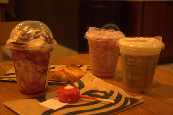 Starbucks released a seasonal menu including three new Valentine’s Day themed drinks and two desserts on Feb 4.