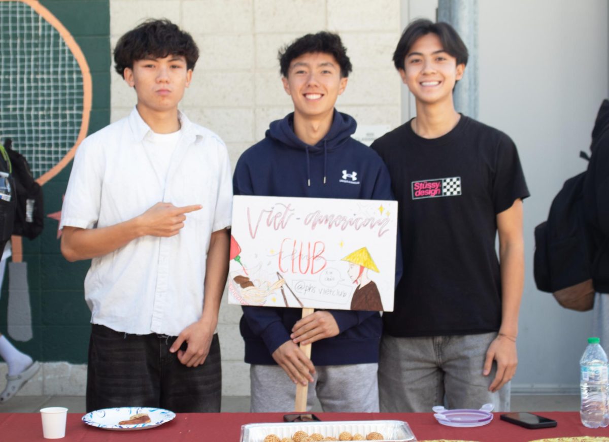 The Vietnamese-American Club presented banh cam, a small, chewy, red bean-filled Vietnamese donut coated in sesame seeds. Founded in 2022, the club aims to connect members to Vietnamese culture by spending meetings learning the language and engaging in activities such as Vietnamese film showings, according to Tran. 