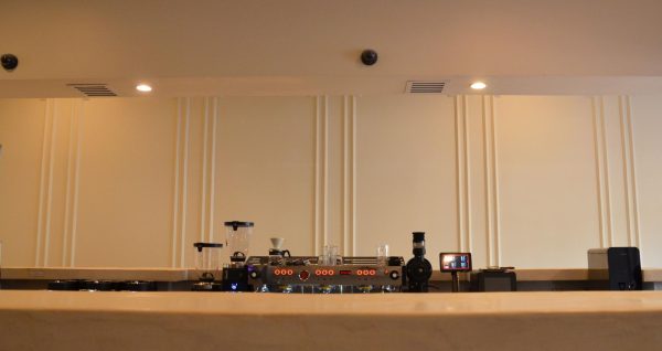 Here, the sleek black machinery gleams under the spotlights, creating a chic mood. The polished equipment follows Desouro’s commitment to perfection of their drinks to the stratification of their customers.