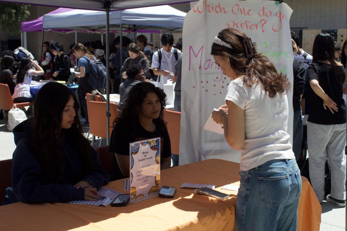 The graphic novel festival featured many different tables, including one where students could vote on whether to choose manga or graphic novels, which junior Lindsay Hattar volunteered at. “During 2020, I really got into manga and just graphic novels in general, and anime and all that stuff,” Hatter said. “So I decided because I have such a passion for this, I thought it was a perfect opportunity for me to volunteer.”
