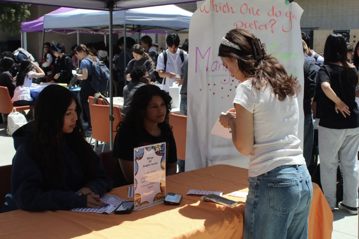 The graphic novel festival featured many different tables, including one where students could vote on whether to choose manga or graphic novels, which junior Lindsay Hattar volunteered at. “During 2020, I really got into manga and just graphic novels in general, and anime and all that stuff,” Hatter said. “So I decided because I have such a passion for this, I thought it was a perfect opportunity for me to volunteer.”